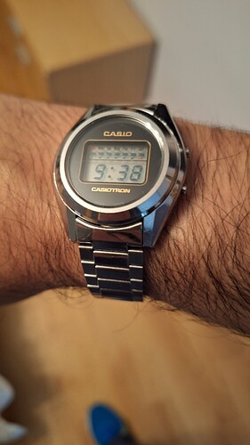 1000061560