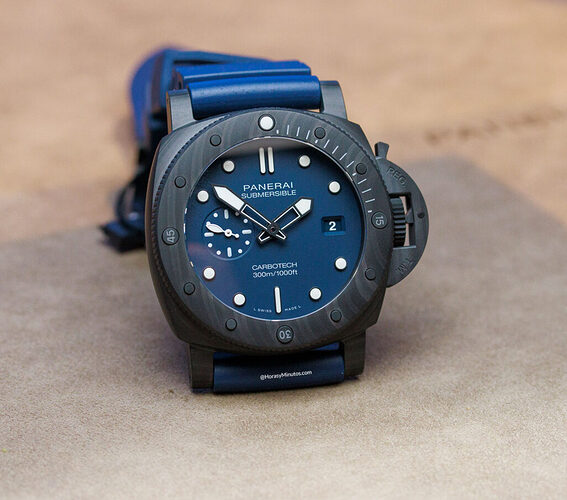 Submersible-QuarantaQuattro-Carbotech-Blu-Abisso-PAM01232-Horas-y-Minutos-1-1024x902