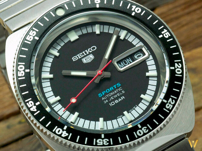 montre-serie-limitee-seiko-5-sports-srpk17-1024x769
