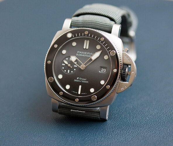 Panerai-Submersible-QuarantaQuattro-ESteel-Grigio-Roccia-Horas-y-Minutos-1-1024x864