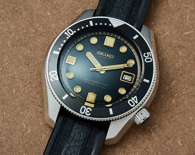 Seiko-300m-diver-6215-7000-2