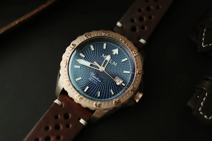 Catalina_Bronze_Blue_Case_2592x