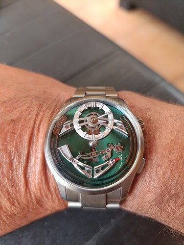 17276190359933730189210410078198