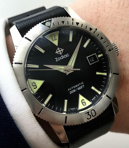 Zodiac-Seawolf-Taucheruhr-mit-Drehlünette-y1445-1-600x688