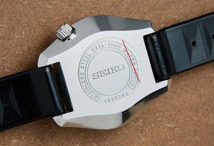 Seiko-300m-diver-6215-7000-4