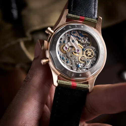 Square_Lifestyle_40mm-Bronze-Lume_123