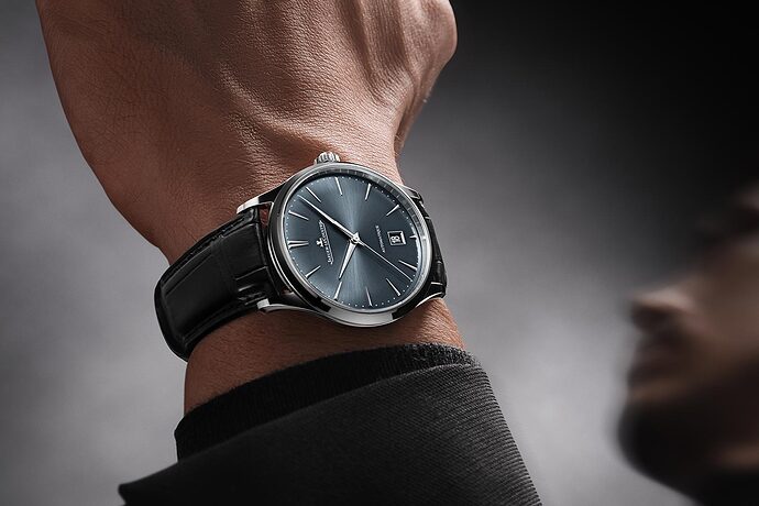 Jaeger-LeCoultre-Master-Ultra-Thin-Date-blue-grey-3