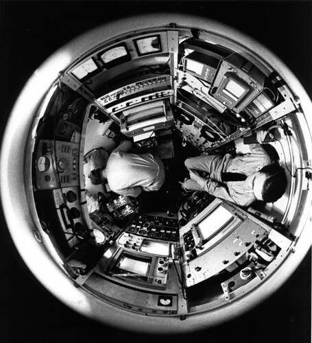 piccard-walsh-onboard-trieste-bathysaphe-1960