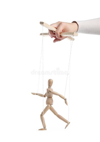 mujer-tirando-hilos-de-marioneta-en-el-armario-fondo-blanco-cadenas-marionetas-sobre-284527711
