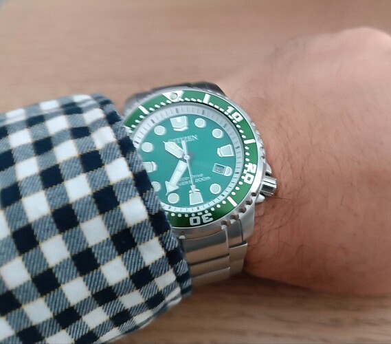 Screenshot_2025-12-15-10-38-29-902_com.miui.gallery-edit