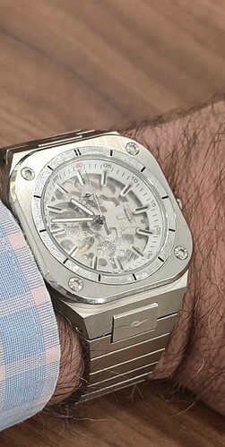 1000093718