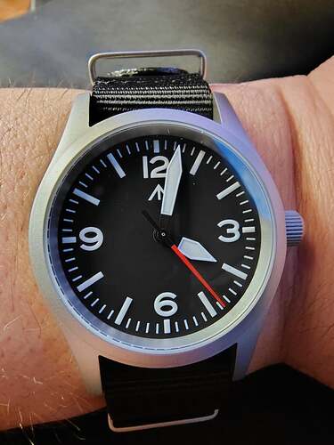 militado-ml05-the-60-master-of-duty-field-watch-v0-cjfy8eyno0cg1