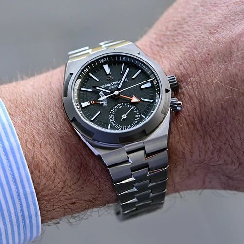 Vacheron-Constantin-Overseas-Dual-Time-Cardinal-Points-West-2