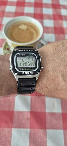 1000085323
