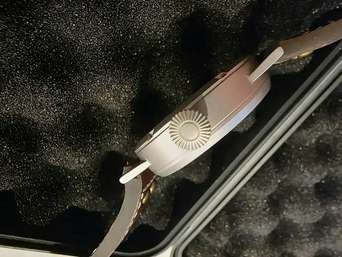 1000047698