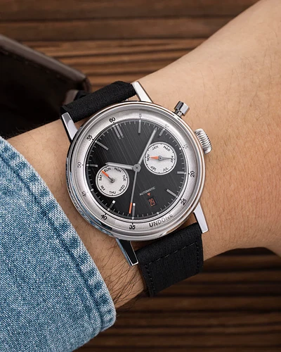 ua_black_wristshot_900x