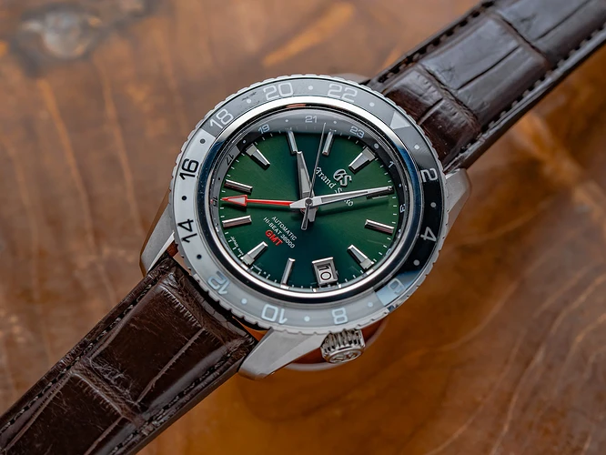 Grand-Seiko-Sport-GMT-green-BW-