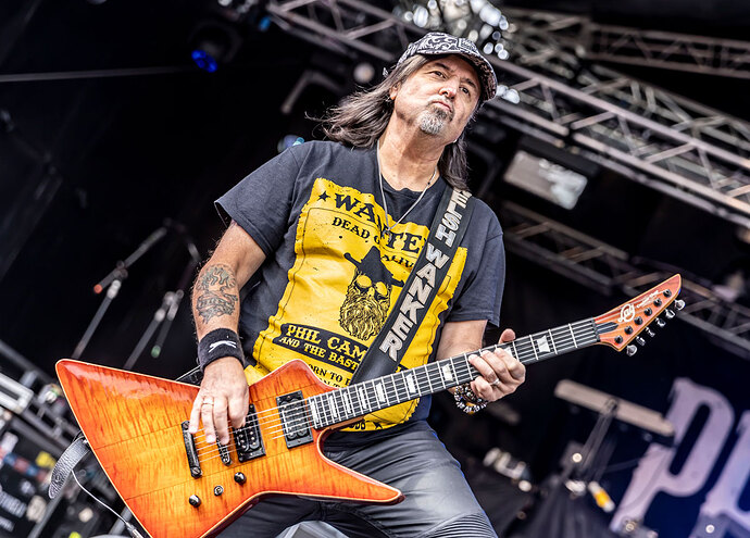 Phil-Campbell-Bastard-Sons-5-Maid-Of-Stone-Photo-Robert-Sutton