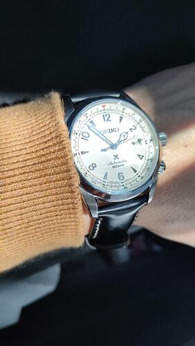 IMG20250117135300_BURST000_COVER_37118424