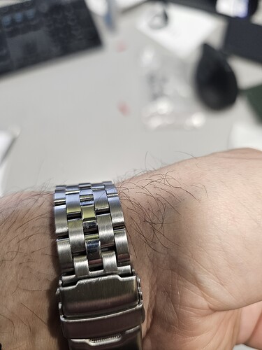 1000136890