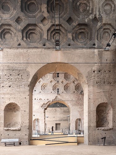 metalocus_Alvisi_Kirimoto_palco-e-percorso-Basilica-di-Massenzio_05_0