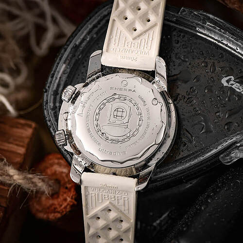 Ultradive-white-back-SQ