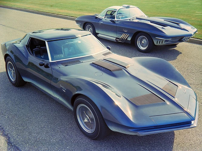 tunnelram_1965-Chevrolet-Corvette-Mako-Shark-II-and-1961-Chevrolet-Mako-Shark.jpg