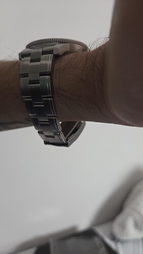 1000028561