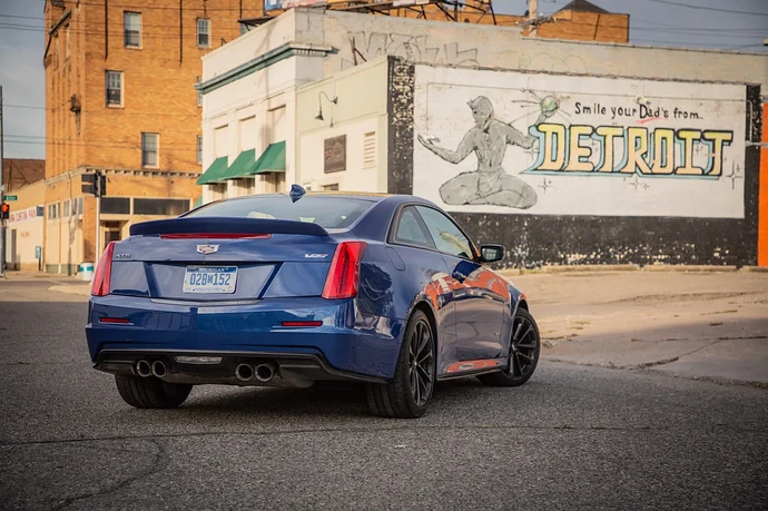 2019-cadillac-ats-v-coupe-21