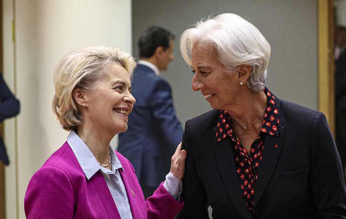 la-presidenta-de-la-comision-europea-ursula-von-der-leyen-y-la-presidenta-del-bce-christine-lagarde-en-un-acto-anterior-ep-1806059860
