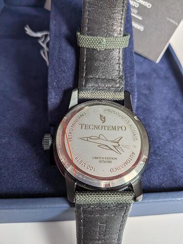 PXL_20251020_143750295.MACRO_FOCUS