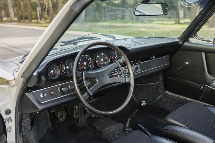 Porsche 911 Targa 2.4 S 16